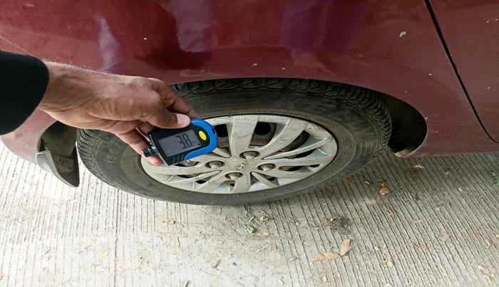 2014 Hyundai i10 SPORTZ 1.1, Petrol, Manual, 53,881 km, tyre