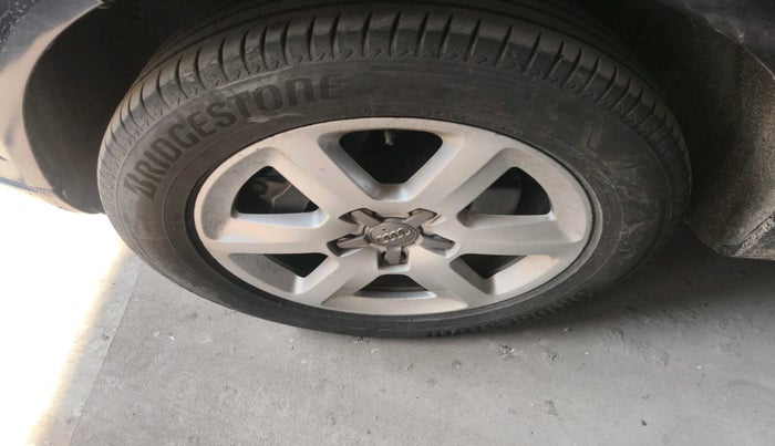 2013 Audi Q7 3.0 TDI QUATTRO, Diesel, Automatic, 98,648 km, tyre