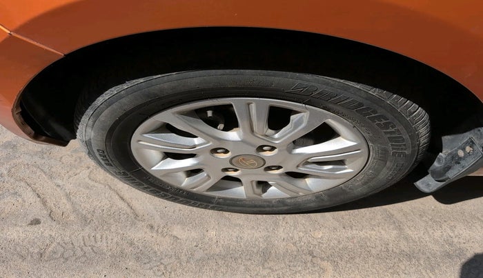 2017 Tata Tiago XZA PETROL, Petrol, Automatic, 30,676 km, tyre