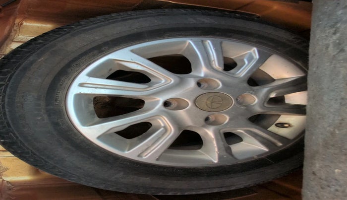 2017 Tata Tiago XZA PETROL, Petrol, Automatic, 30,676 km, tyre