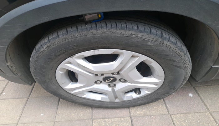 2021 KIA SONET HTK PLUS 1.2, Petrol, Manual, 69,594 km, tyre