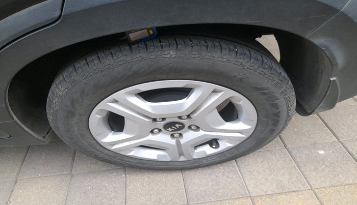 2021 KIA SONET HTK PLUS 1.2, Petrol, Manual, 69,594 km, tyre