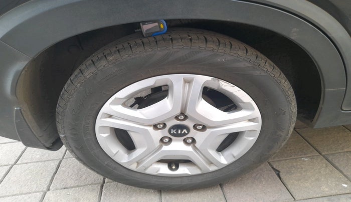 2021 KIA SONET HTK PLUS 1.2, Petrol, Manual, 69,594 km, tyre