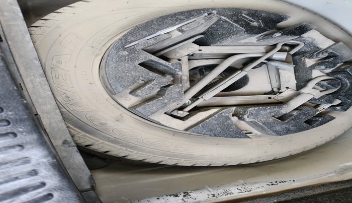 2016 Volkswagen Polo COMFORTLINE 1.5L, Diesel, Manual, 97,855 km, tyre