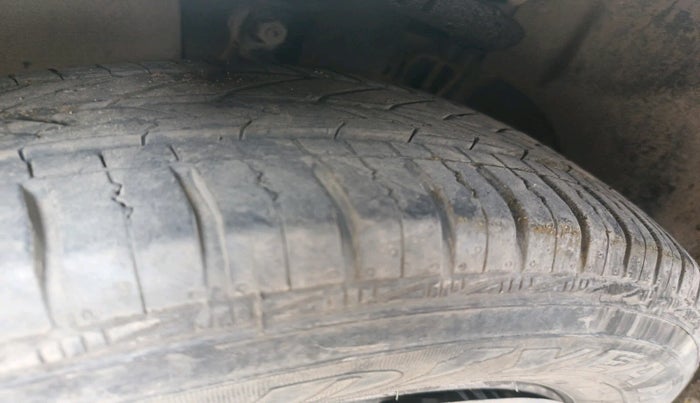 2013 Skoda Rapid AMBITION 1.6 MPI MT PLUS, Petrol, Manual, 72,442 km, tyre