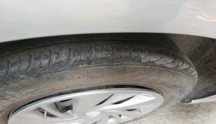 2013 Skoda Rapid AMBITION 1.6 MPI MT PLUS, Petrol, Manual, 72,442 km, tyre