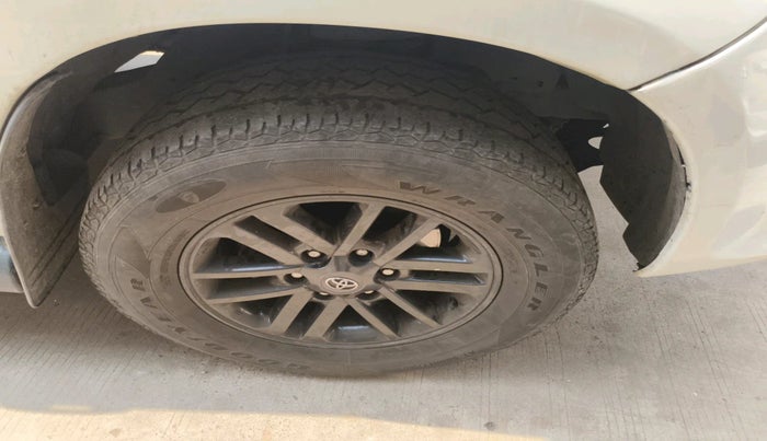 2015 Toyota Fortuner 3.0 4X2 MT, Diesel, Manual, 1,21,050 km, tyre