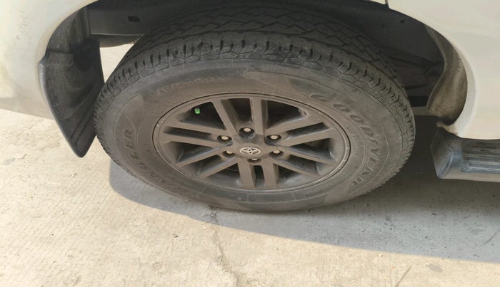 2015 Toyota Fortuner 3.0 4X2 MT, Diesel, Manual, 1,21,050 km, tyre