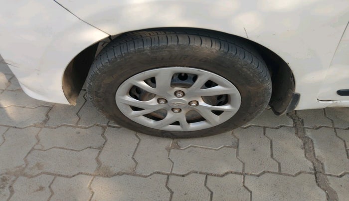 2017 Hyundai Grand i10 SPORTZ (O) 1.2 KAPPA VTVT, Petrol, Manual, 1,46,538 km, tyre