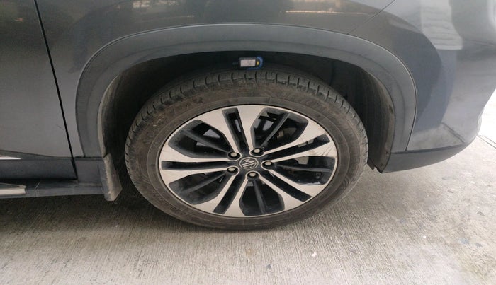 2022 MG HECTOR PLUS SHARP 1.5 PETROL TURBO HYBRID MT 6-STR, Petrol, Manual, 34,591 km, tyre