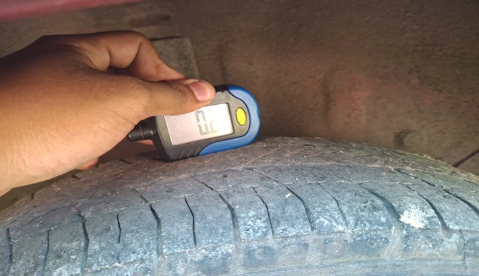 2011 Toyota Etios G, Petrol, Manual, 67,591 km, tyre