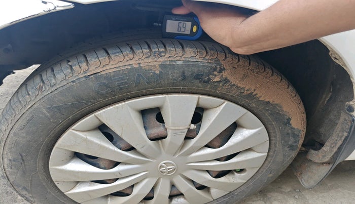 2013 Toyota Etios G, Petrol, Manual, 94,171 km, tyre