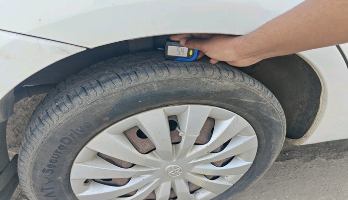 2013 Toyota Etios G, Petrol, Manual, 94,171 km, tyre