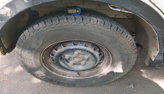 2013 Mahindra Xylo D4, Diesel, Manual, 2,82,461 km, tyre