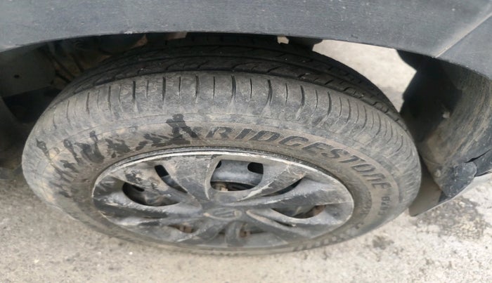 2016 Mahindra Kuv100 K6 6 STR, Petrol, Manual, 62,940 km, tyre