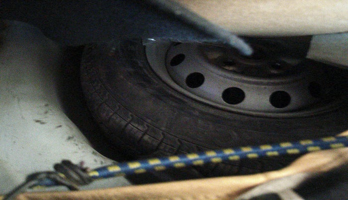 2015 Hyundai Eon D-LITE+, Petrol, Manual, 1,04,414 km, tyre