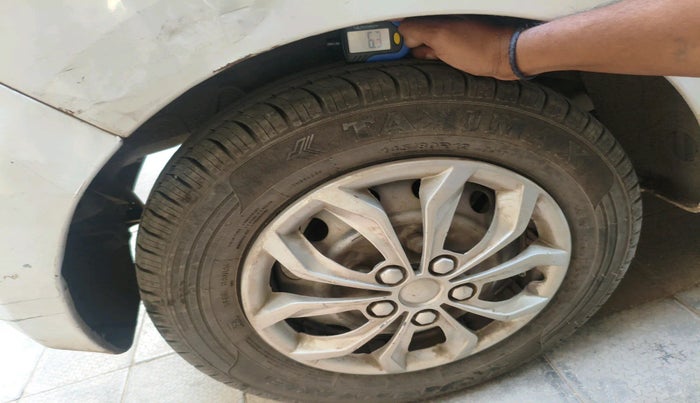 2015 Hyundai Eon D-LITE+, Petrol, Manual, 1,04,414 km, tyre