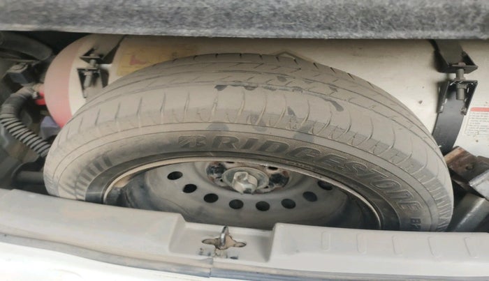 2017 Maruti Celerio VXI CNG, Petrol, Manual, 1,98,007 km, tyre