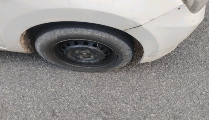 2017 Maruti Celerio VXI CNG, Petrol, Manual, 1,98,007 km, tyre