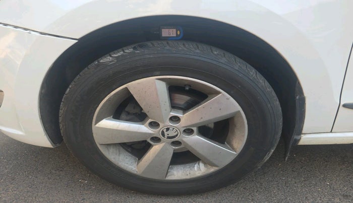 2016 Skoda Rapid AMBITION 1.6 MPI MT, Petrol, Manual, 1,14,757 km, tyre