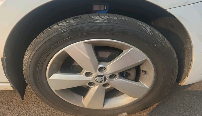 2016 Skoda Rapid AMBITION 1.6 MPI MT, Petrol, Manual, 1,14,757 km, tyre