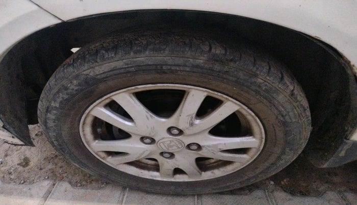 2011 Honda Brio V MT, Petrol, Manual, 60,272 km, tyre