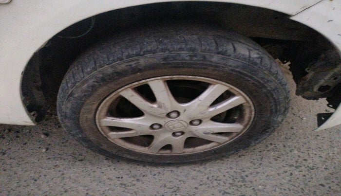 2011 Honda Brio V MT, Petrol, Manual, 60,272 km, tyre