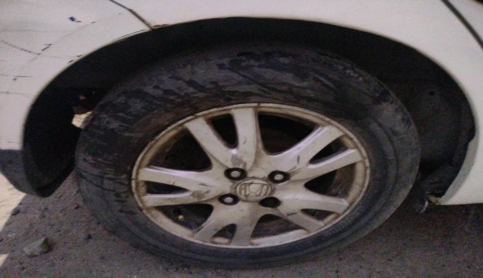 2011 Honda Brio V MT, Petrol, Manual, 60,272 km, tyre