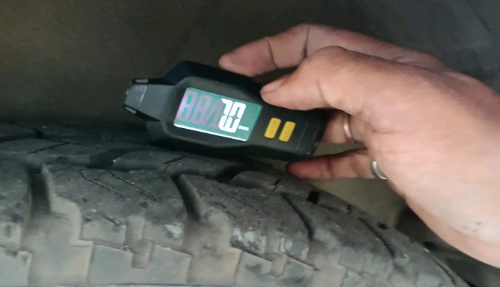 2012 Mahindra Xylo H9 BS IV, Diesel, Manual, 80,063 km, tyre