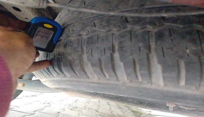 2018 Mahindra XUV500 W5, Diesel, Manual, 1,06,276 km, tyre