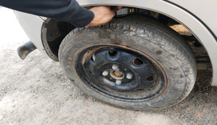 2011 Maruti Zen Estilo VXI, Petrol, Manual, 63,856 km, tyre