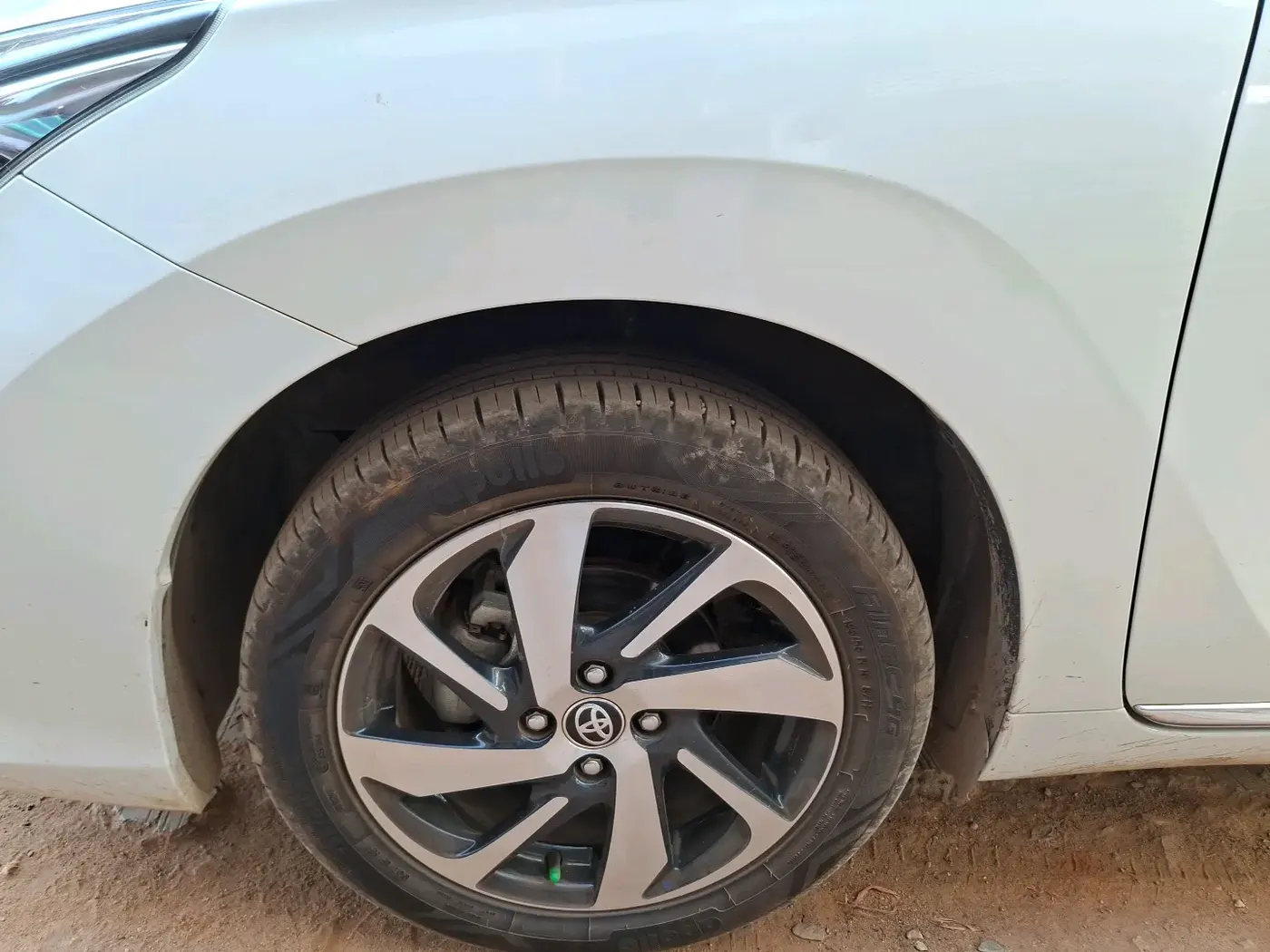2024 Toyota Glanza V AMT, Petrol, Automatic, 25,943 km, tyre
