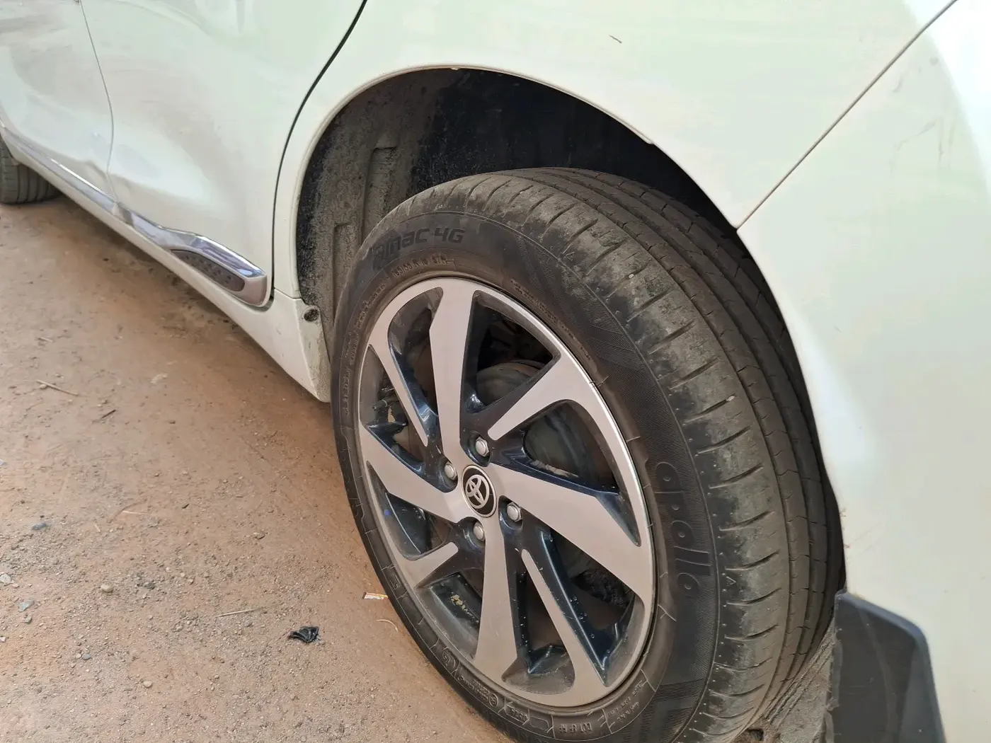 2024 Toyota Glanza V AMT, Petrol, Automatic, 25,943 km, tyre