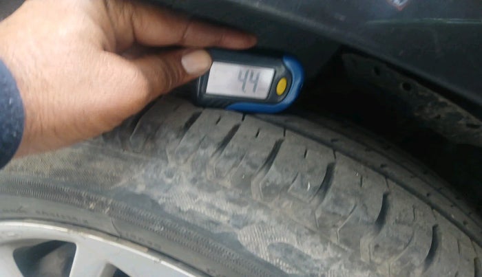 2015 Honda Jazz 1.2L I-VTEC V, Petrol, Manual, 1,33,891 km, tyre