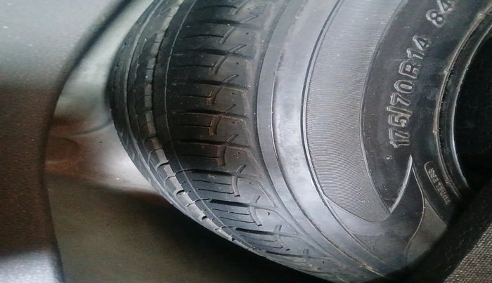 2015 Honda Jazz 1.2L I-VTEC V, Petrol, Manual, 1,33,891 km, tyre