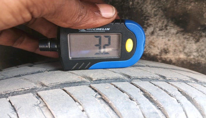 2023 Maruti Alto K10 VXI CNG, Petrol, Manual, 30,328 km, tyre