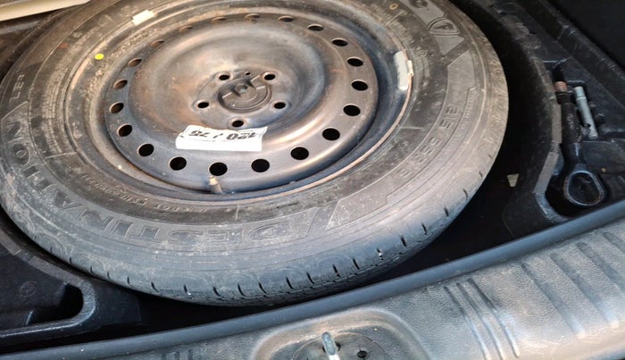 2017 Jeep Compass LIMITED 2.0 DIESEL, Diesel, Manual, 1,24,435 km, tyre