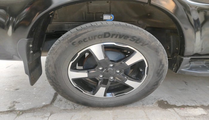 2025 Mahindra SCORPIO CLASSIC S11 7STR, Diesel, Manual, 16,227 km, tyre