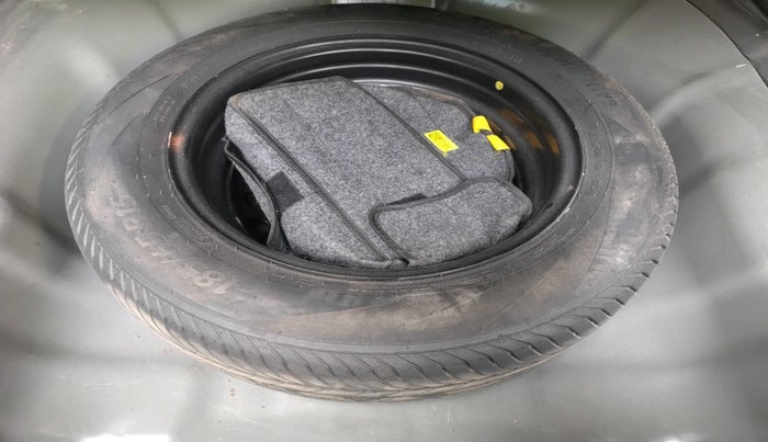 2024 Hyundai Verna SX (O) 1.5 MPI MT, Petrol, Manual, 41,242 km, tyre