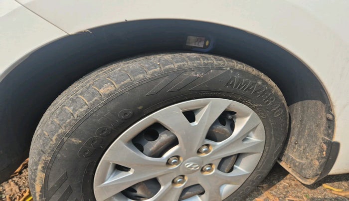 2014 Hyundai Grand i10 SPORTZ 1.2 KAPPA VTVT, Petrol, Manual, 1,17,917 km, tyre