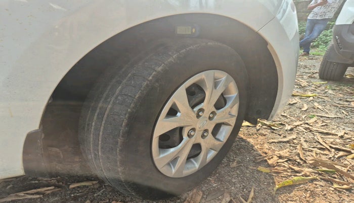 2014 Hyundai Grand i10 SPORTZ 1.2 KAPPA VTVT, Petrol, Manual, 1,17,917 km, tyre