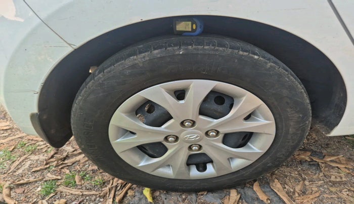 2014 Hyundai Grand i10 SPORTZ 1.2 KAPPA VTVT, Petrol, Manual, 1,17,917 km, tyre