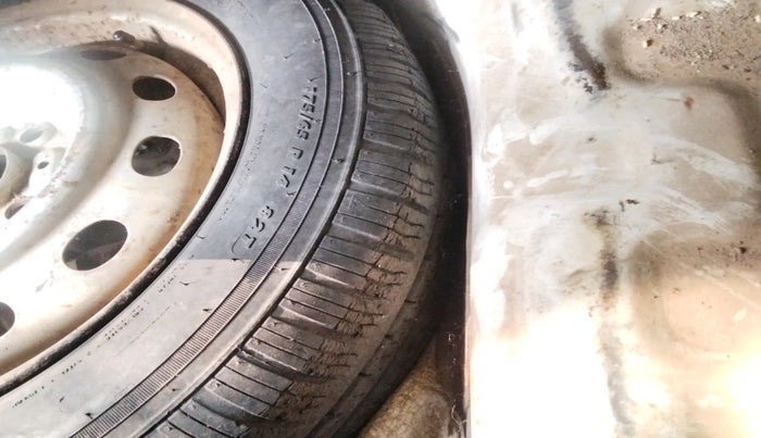 2014 Tata Indica Vista LX TDI, Diesel, Manual, 2,44,541 km, tyre