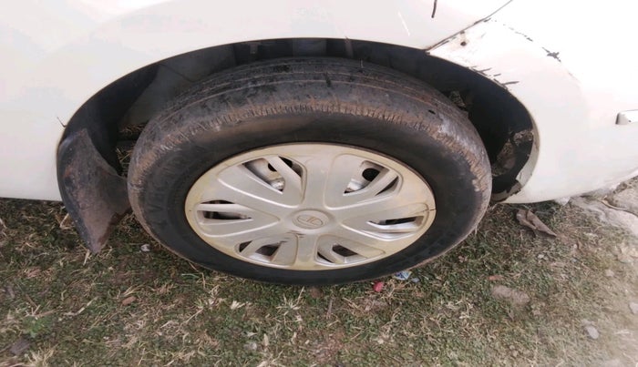 2014 Tata Indica Vista LX TDI, Diesel, Manual, 2,44,541 km, tyre