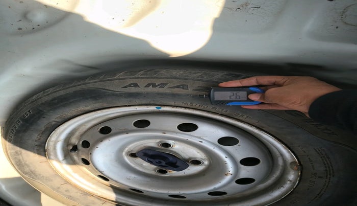 2020 Maruti Swift LXI, Petrol, Manual, 50,819 km, tyre