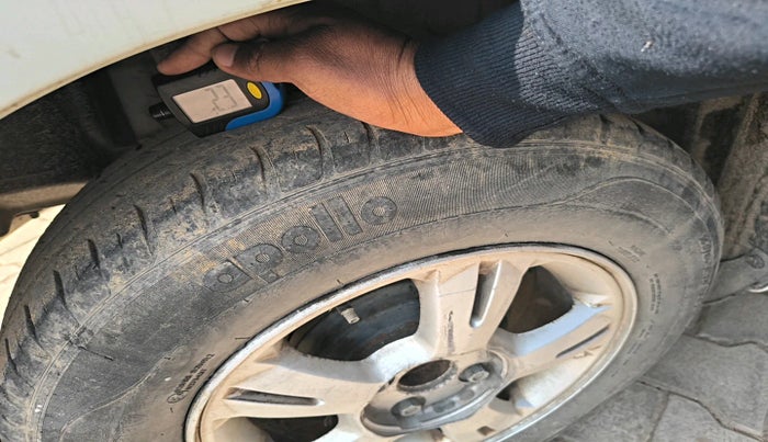 2020 Maruti Swift LXI, Petrol, Manual, 50,819 km, tyre