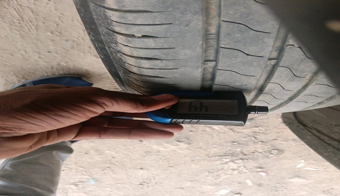 2016 Maruti Vitara Brezza ZDI PLUS, Diesel, Manual, 1,82,418 km, tyre