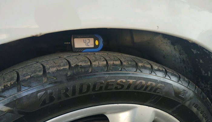 2012 Skoda Rapid ELEGANCE 1.6 TDI CR MT, Diesel, Manual, 1,12,345 km, tyre