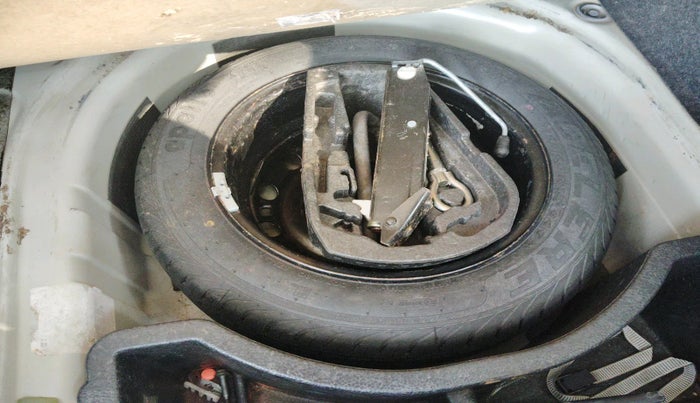 2012 Skoda Rapid ELEGANCE 1.6 TDI CR MT, Diesel, Manual, 1,12,345 km, tyre