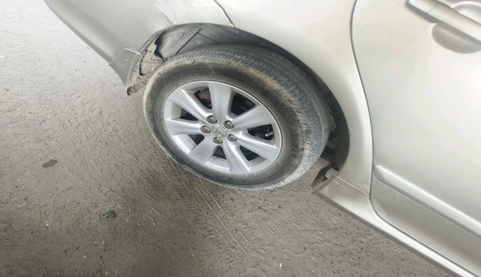 2013 Toyota Corolla Altis J DIESEL, Diesel, Manual, 1,26,081 km, tyre